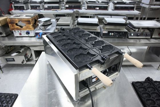 Fabricant automatique de gaufres Taiyaki en forme de poisson 220V avec 6 moules de gaufres
