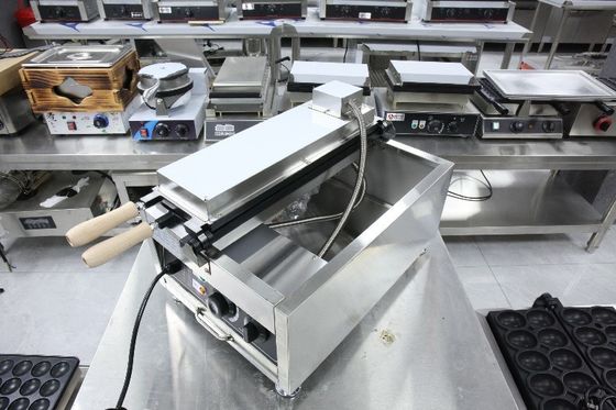 Fabricant automatique de gaufres Taiyaki en forme de poisson 220V avec 6 moules de gaufres